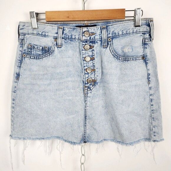 Aeropostale Denim Jean Mini Skirt Light Wash Raw Hem Distressed Button Fly sz 8 - Picture 1 of 4